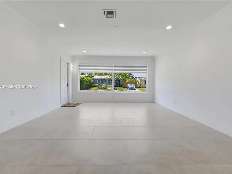 266 SW 6th St — Photo 7