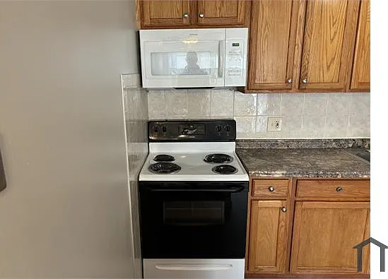 64 Dell Ave — Photo 8