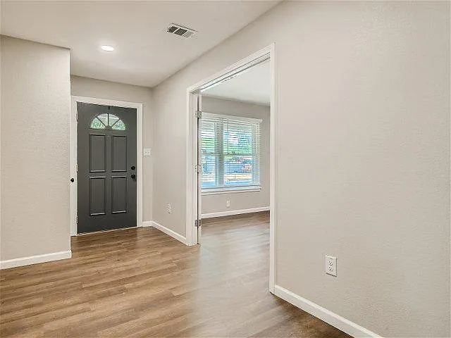334 Shropshire Dr — Photo 4