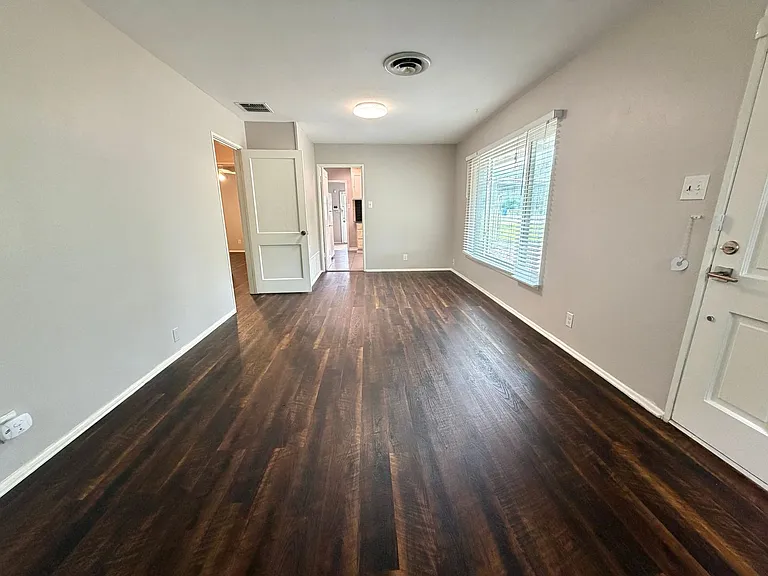 414 Olney Dr — Photo 2