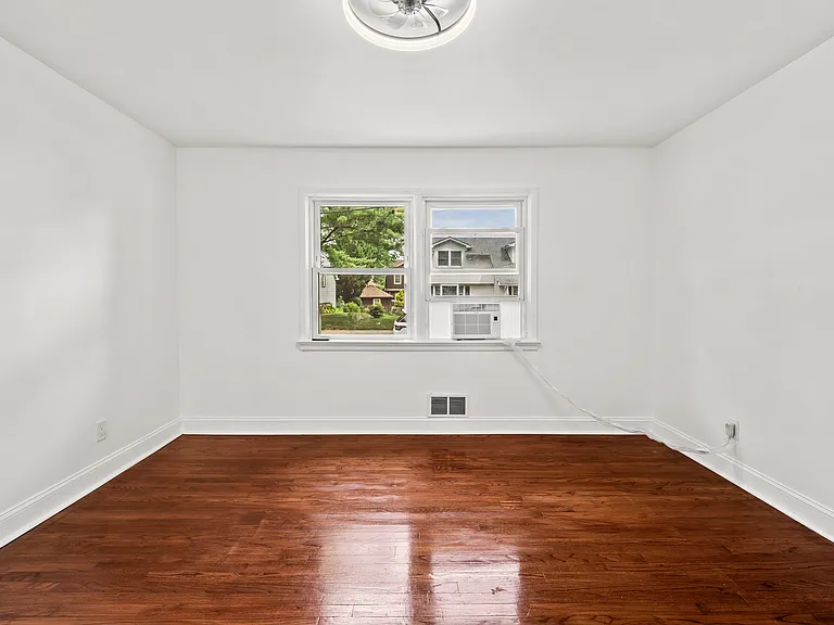 53 Oneida Ave — Photo 12