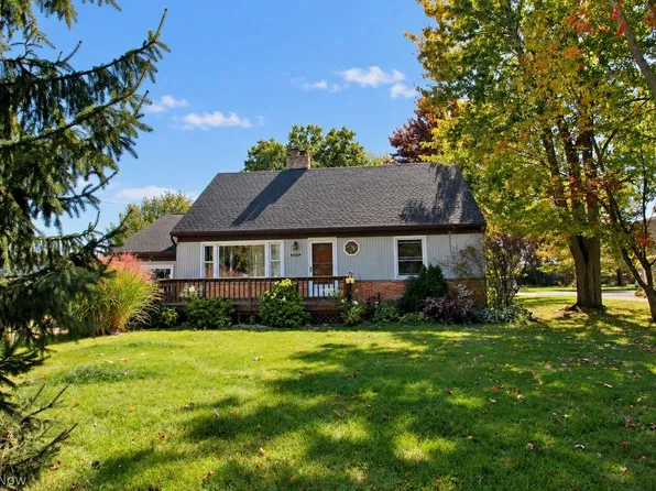 34478 Beachpark Dr, Eastlake, OH 44095