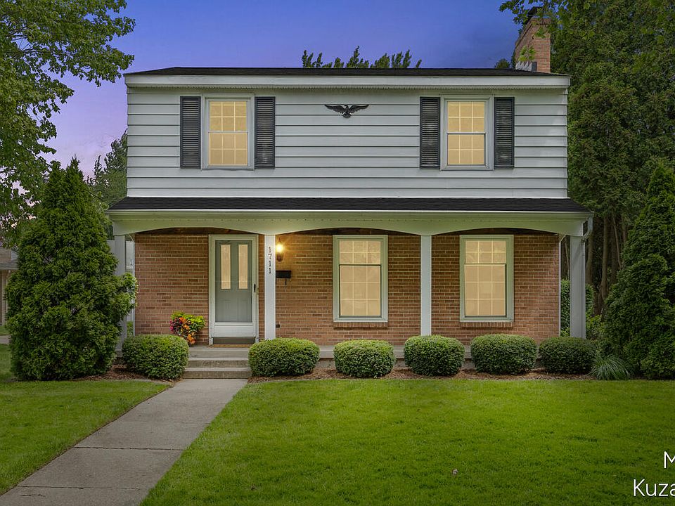 1st image of 1711 Country Club Dr NE