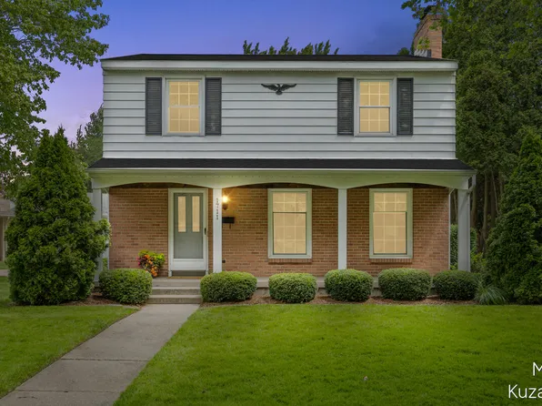 1711 Country Club Dr NE, Grand Rapids, MI 49505
