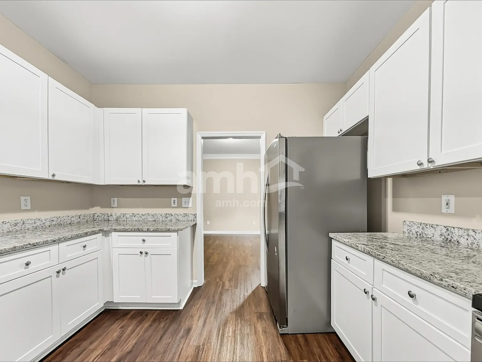 4 bed, 2.5 bath, 2500 sqft, $2,560 — Photo 3