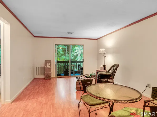 9 Concorde Way #B2, Windsor Locks, CT 06096