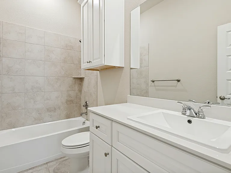 3909 Chesapeake Ln — Photo 8