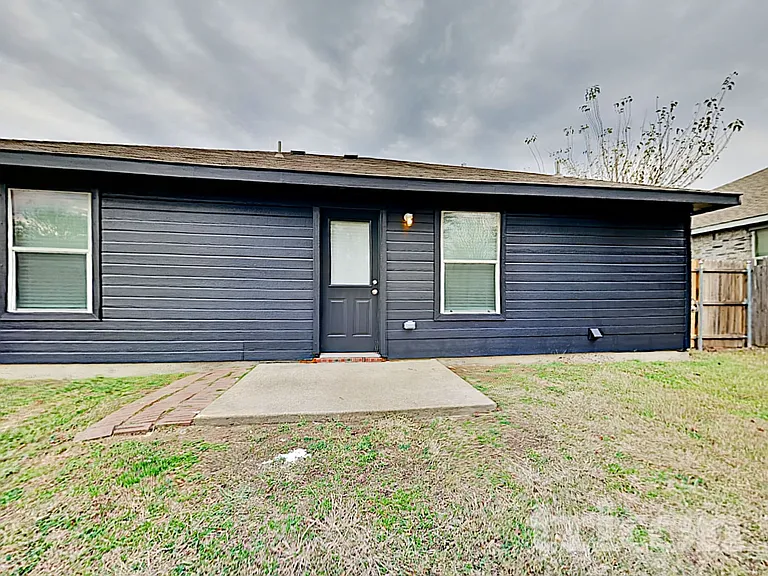 1320 Cleardale Dr — Photo 17