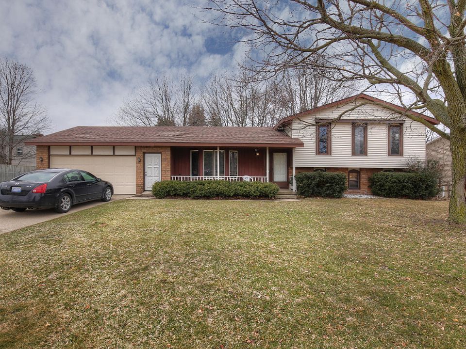 1st image of 2761 Fairbrook Dr NW