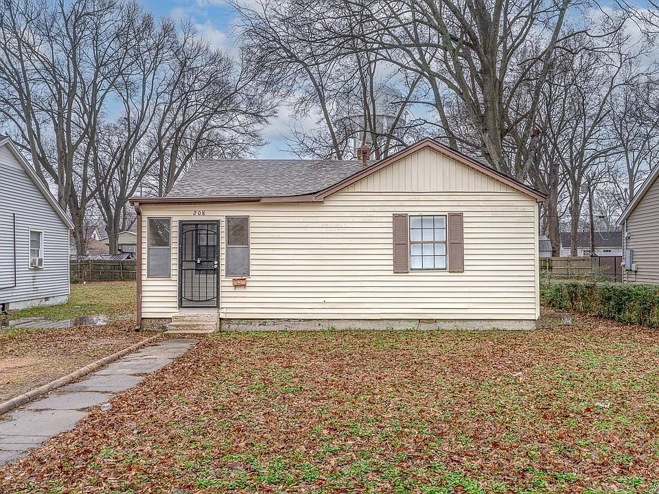 1st image of 208 S Center Dr