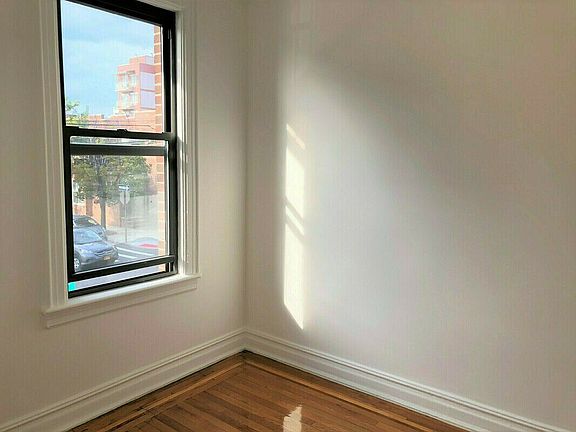 4th image of 2819 33rd St APT 2B