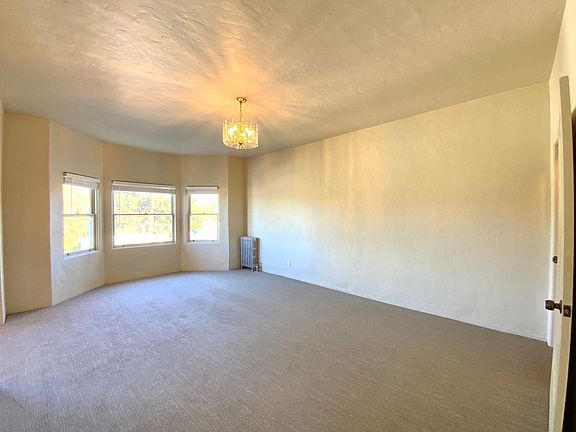 4th image of 611 E 20th St #205