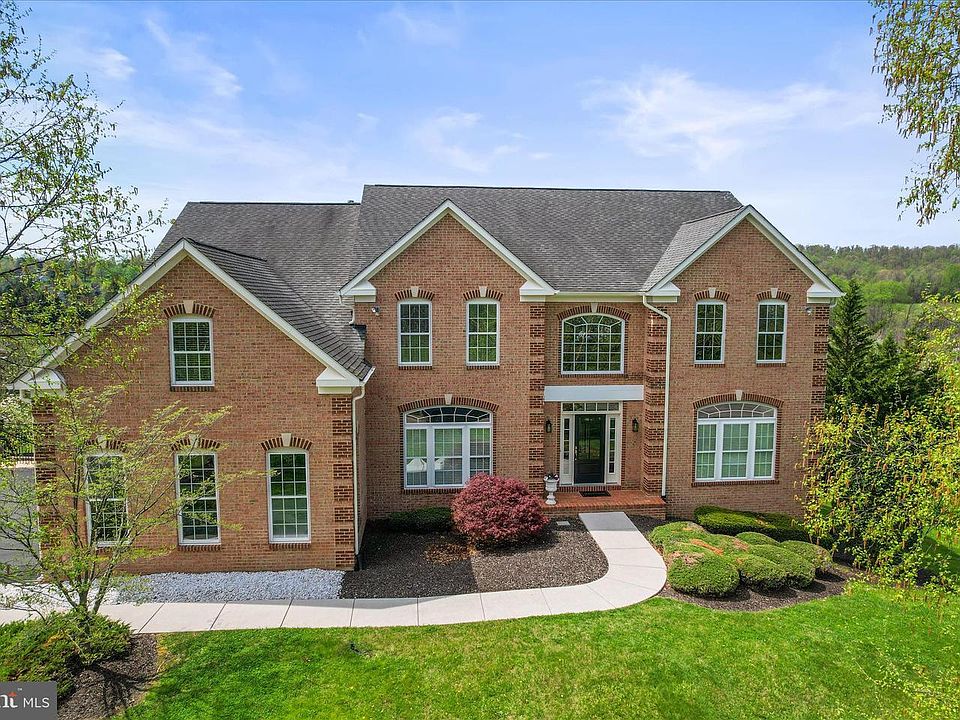 1st image of 40 Fawn Hill Rd