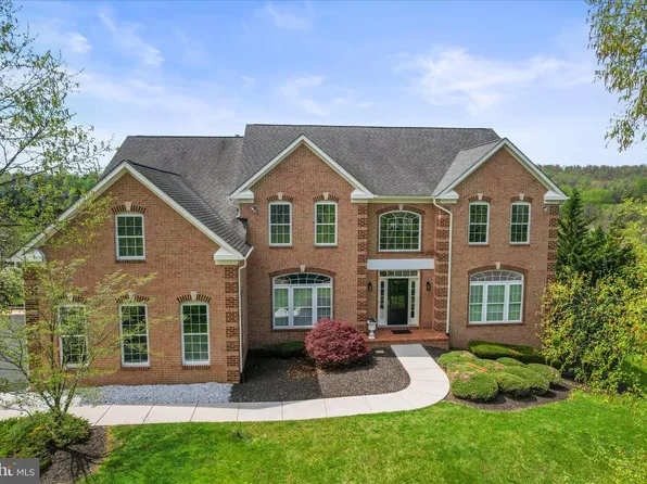 40 Fawn Hill Rd, Hanover, PA 17331