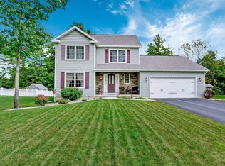 29 Burnham Rd, Wilton, NY 12831