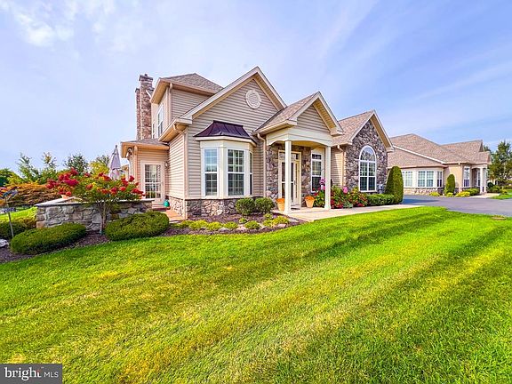 3rd image of 128 Thornhill Ln