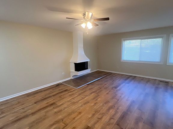 5th image of 327 Herndon St