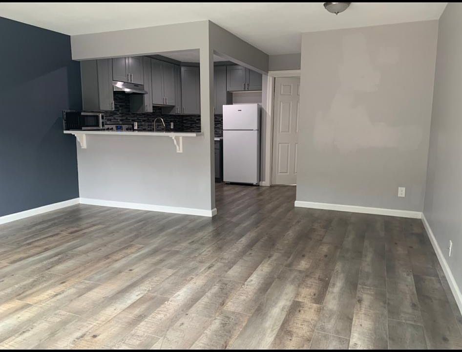 1st image of 353 Bundy Ave #0