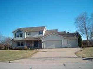 103 Brookview Pl, Combined Locks, WI 54113
