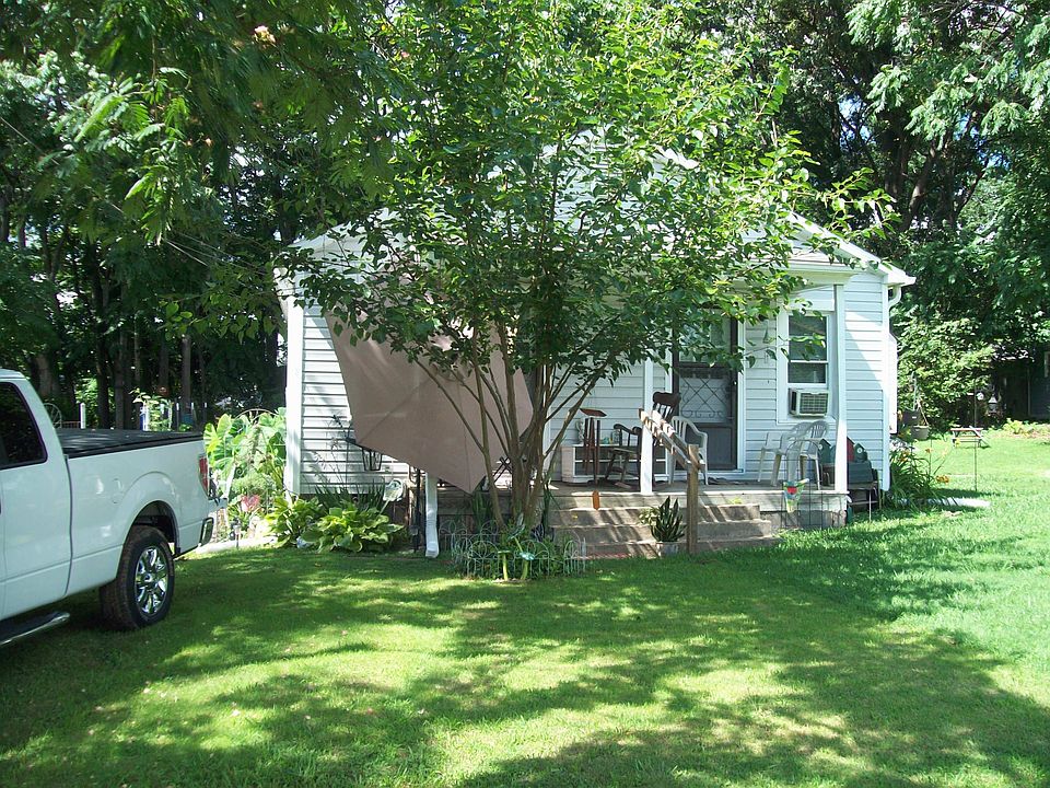 duplex- 1 BR each side