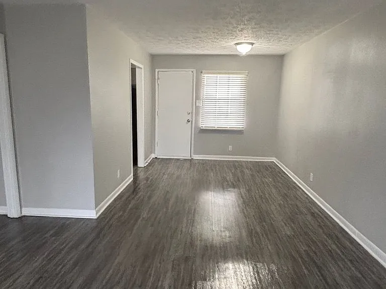 Blakely Place Apartments — Photo 31