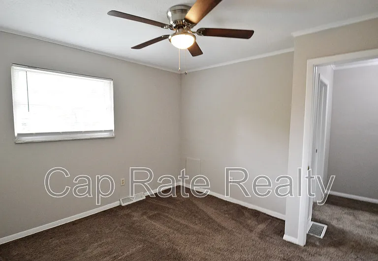 1226 Parkview Dr — Photo 12