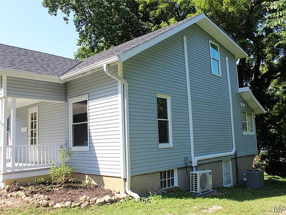 3rd image of 3319 Bradley St