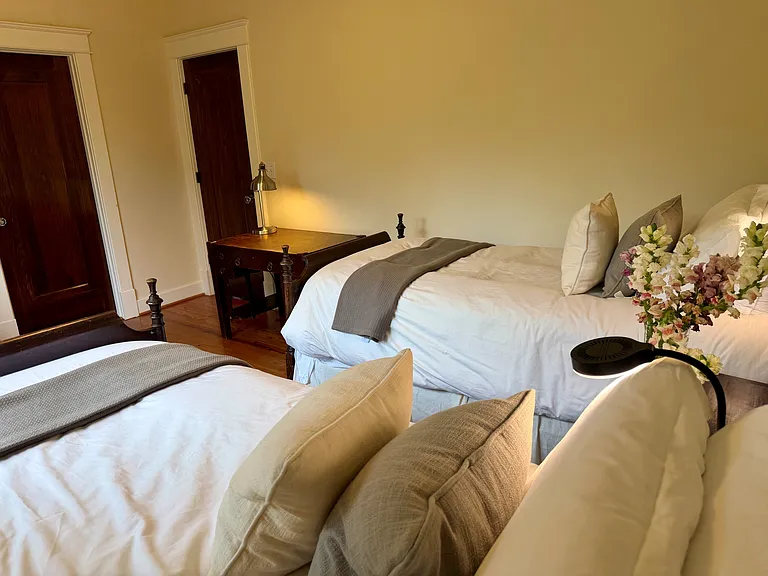 Upstairs middle bedroom (currently with twin beds)