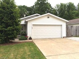 693 Fairview Dr, Aurora, OH 44202