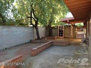 Amazing Front Court Yard!