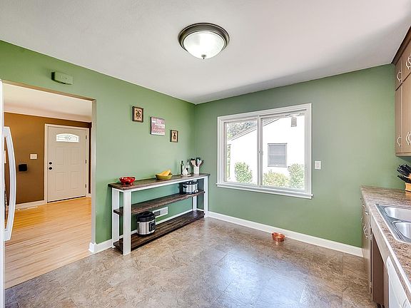 5th image of 2694 Delaware Ave