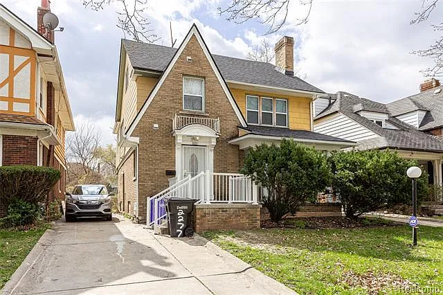 5 bed, 2600 sqft, $550 — Photo 1