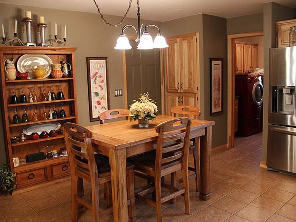 Dining / Laundry