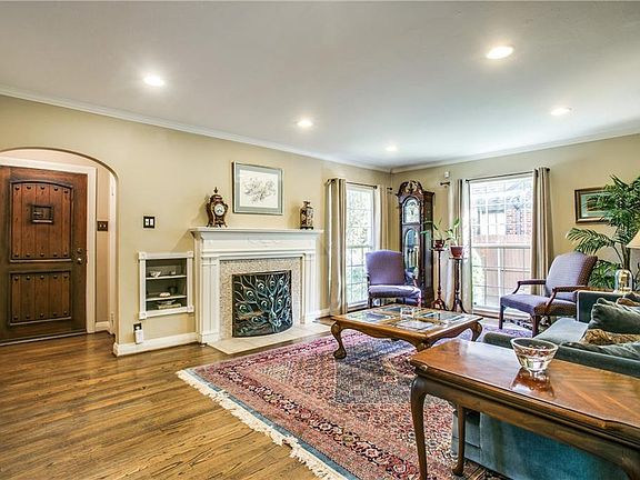 3rd image of 6038 Kenwood Ave