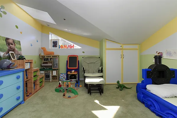 Sold by Corcoran | media 11