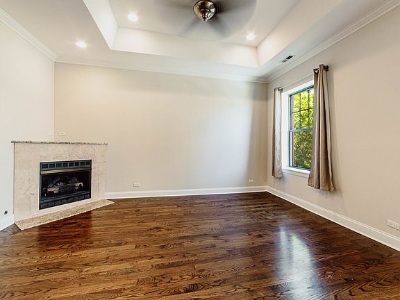 4th image of 927 W Eastwood Ave APT 3E