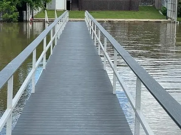 6827 Briar Rd, Azle, TX 76020