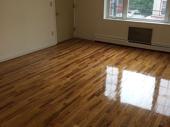 3rd image of 761 Snediker Ave