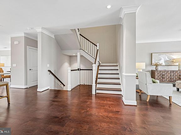 3rd image of 43537 Michigan Sq