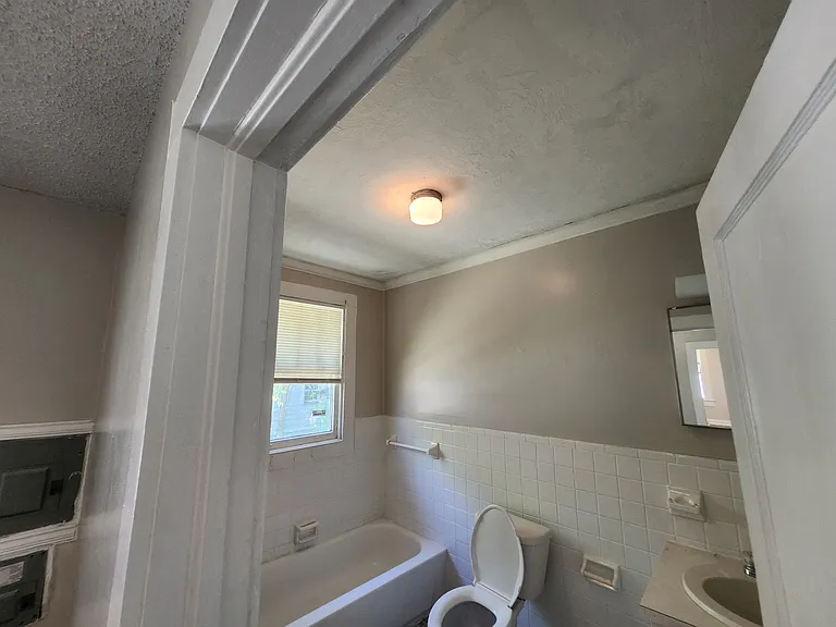 2712 Chestnut St — Photo 9