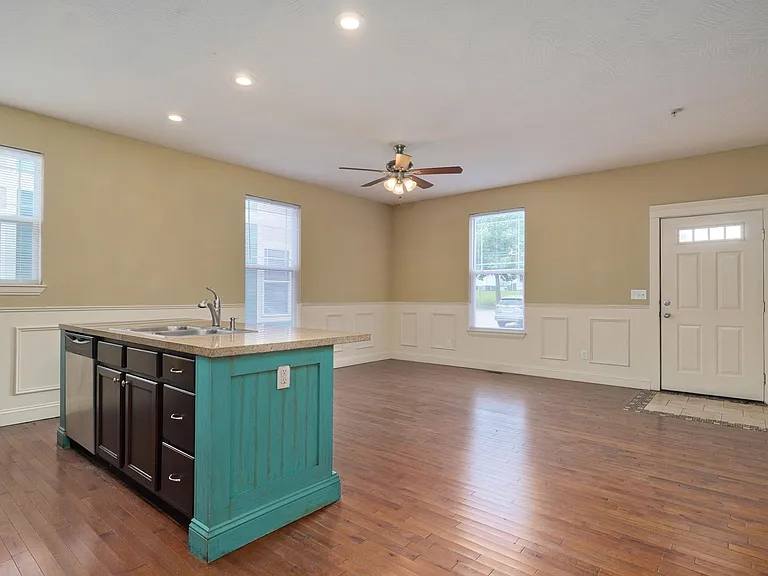 1040 E Walnut St #D — Photo 2