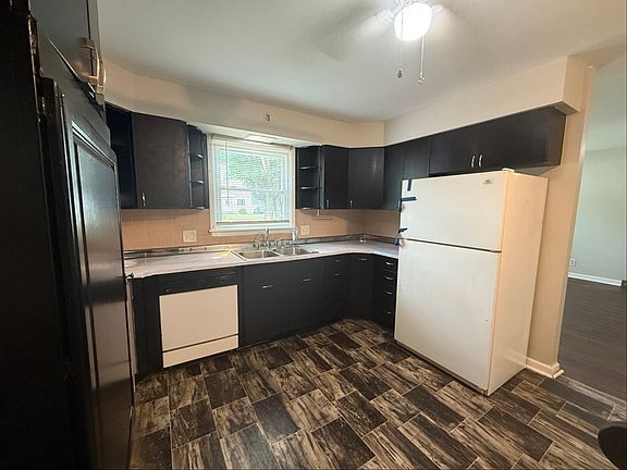 4th image of 79 Westminster Ave