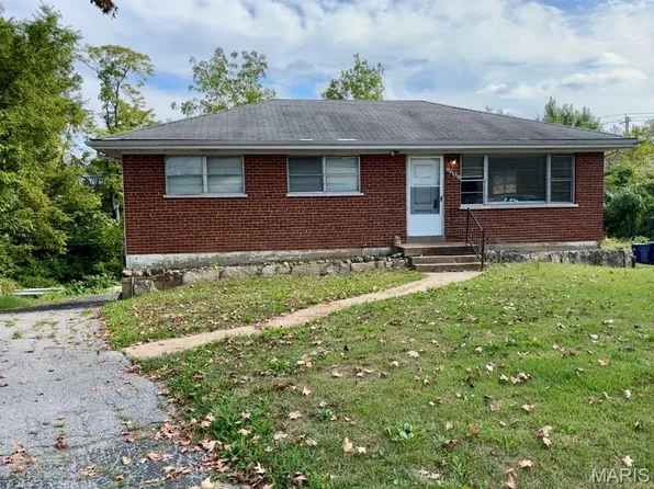 9608 Greenview Dr, Saint Louis, MO 63126
