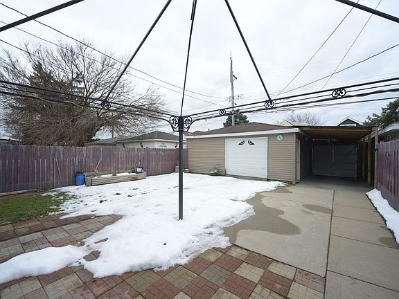 2nd image of 4949 W Wrightwood Ave