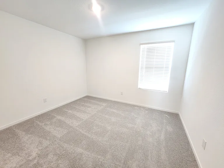 2213 Neyland Dr — Photo 5