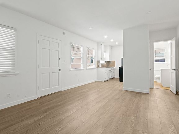 3rd image of 1047 19th St APT A