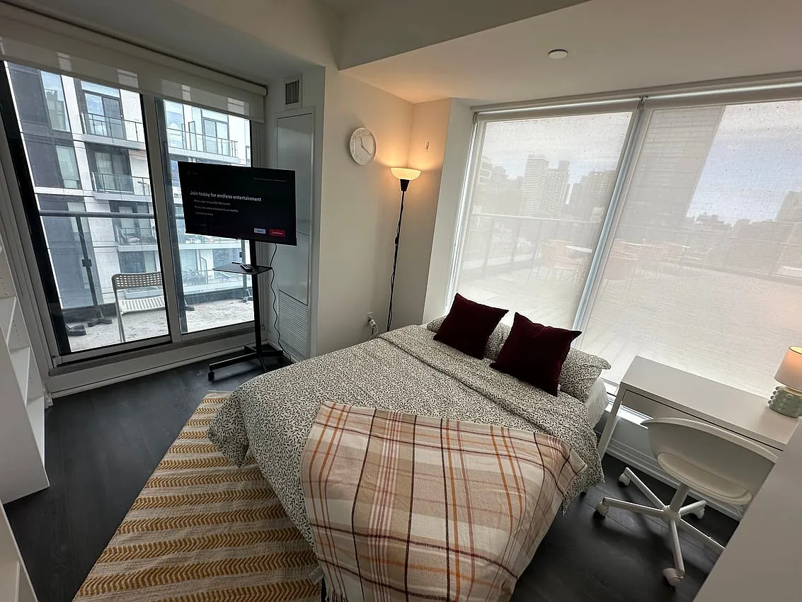 Building Photo - 251 Jarvis St #1806A
