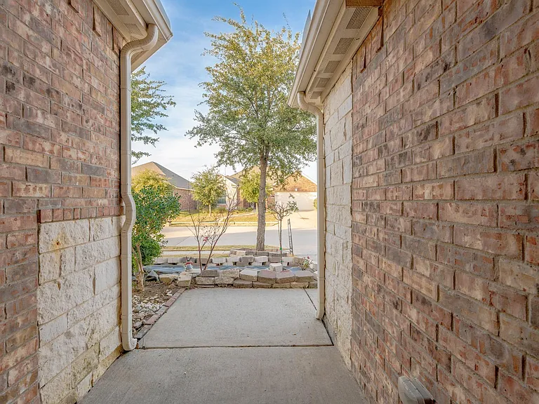 437 Lipizzan Ln — Photo 6