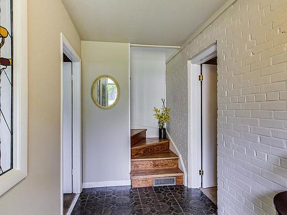 5th image of 3914 Denfeld Ave