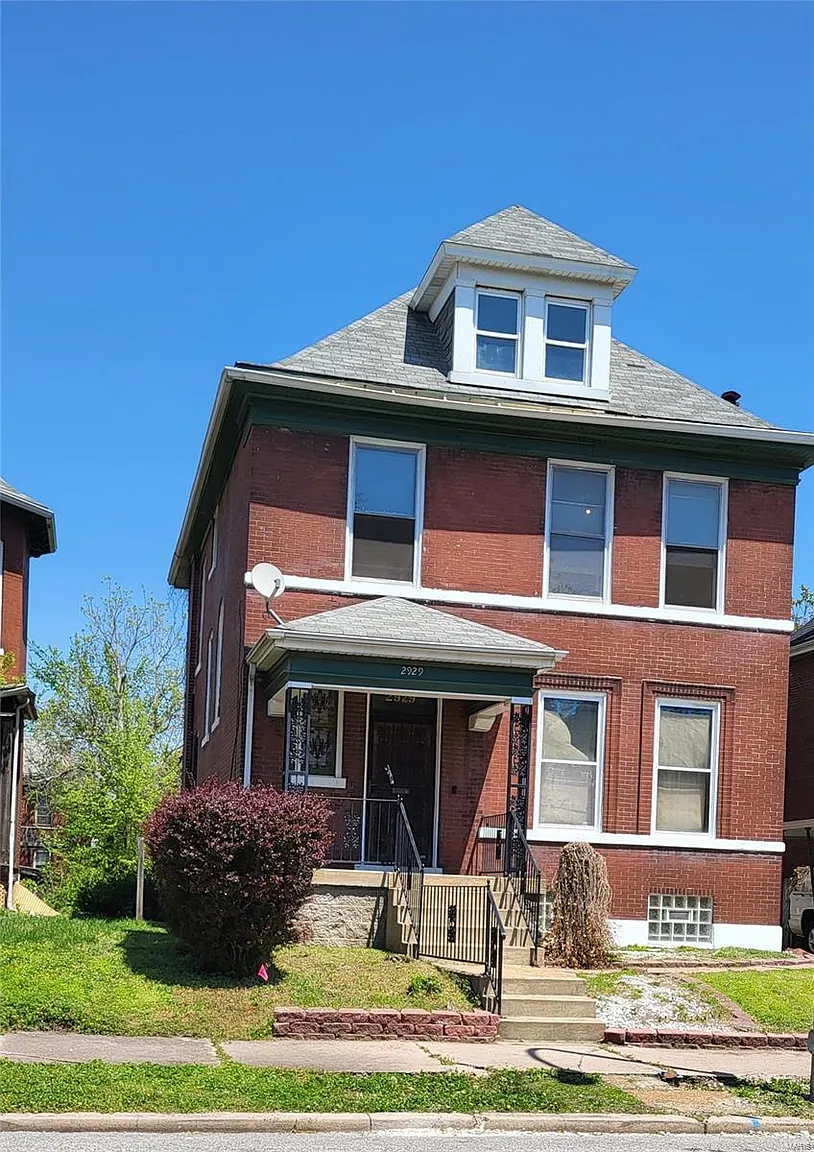 2929 Dodier St photo 1